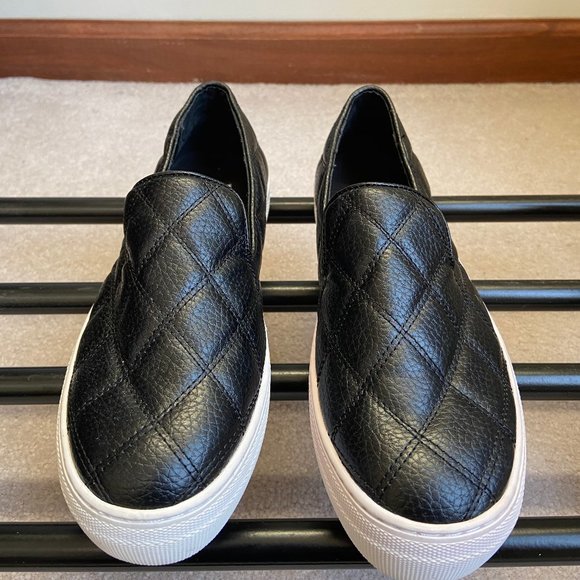 STEVE MADDEN Shoes - STEVE MADDEN Women Globe Quilted Sneaker - NEW